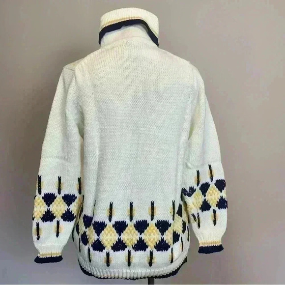 ‼️SALE‼️ 2/$25 NWT Vintage Turtleneck  Sweater - Picture 2 of 8